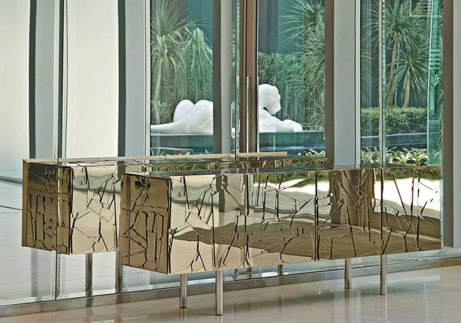 Aparador Scrigno com estrutura de madeira revestida com fragmentos de Colorflex. Interno laqueado mesma cor do espelho - foto 3