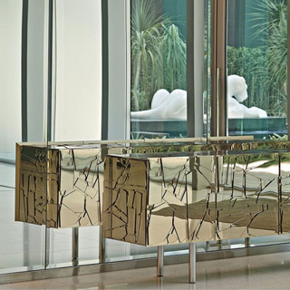 Aparador Scrigno com estrutura de madeira revestida com fragmentos de Colorflex. Interno laqueado mesma cor do espelho - foto 4