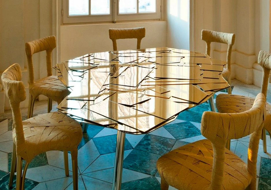 Mesa de jantar Brasília com pés em alumínio polido e tampo com placas de metacrilato - foto 1