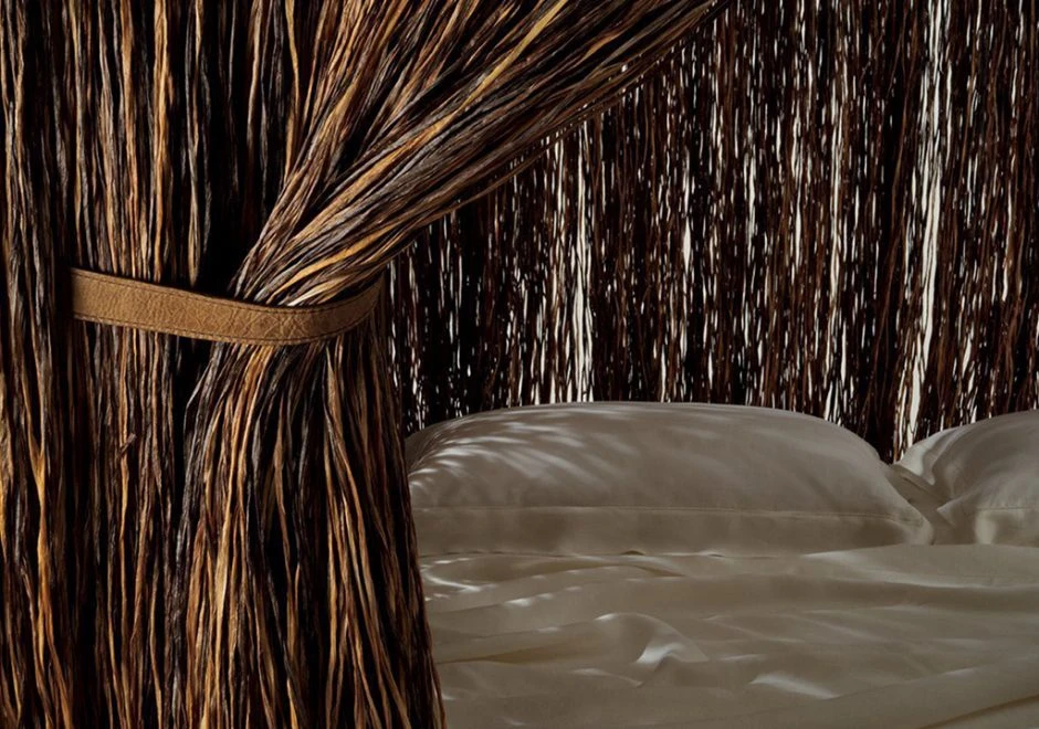 Cama Cabana com estrutura tubular metálica, envernizada e revestida com fios de ráfia sintética antifogo - foto 2