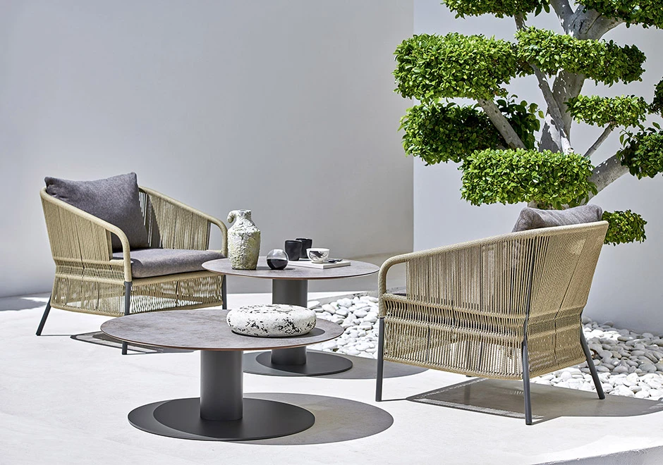 Poltrona externa CRICKET com estrutura de alumínio e assento revestido com fibra sintética trançada à mão - foto2