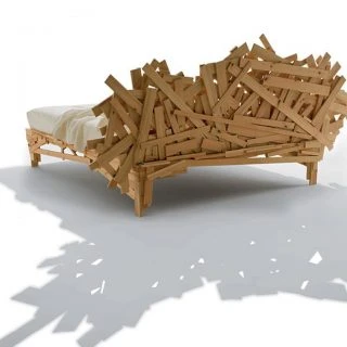 Cama Campana Favela com ripas de madeira Pinus fixadas manualmente, que remete às estruturas das casas das favelas - foto 4