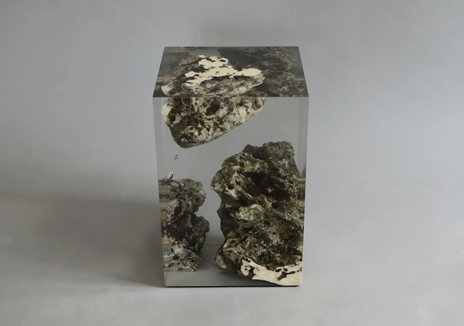 Banco Floating Karst, por Andrea Forti & Eleonora Dal Farra para a marca Alcarol