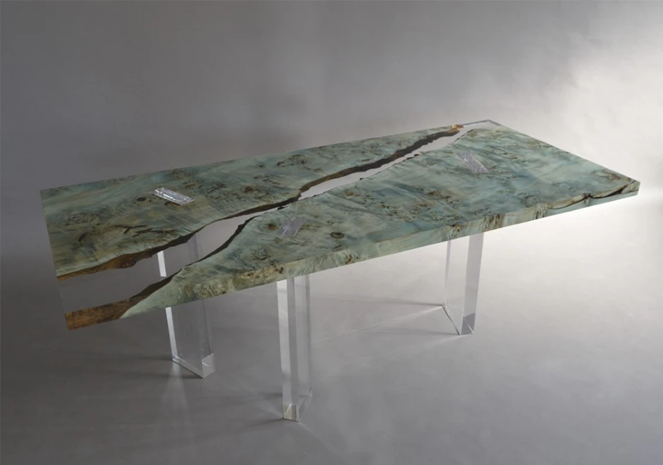 Mesa de jantar Uranus com tampo de duas tábuas de madeira de choupo e resina transparente - foto 1