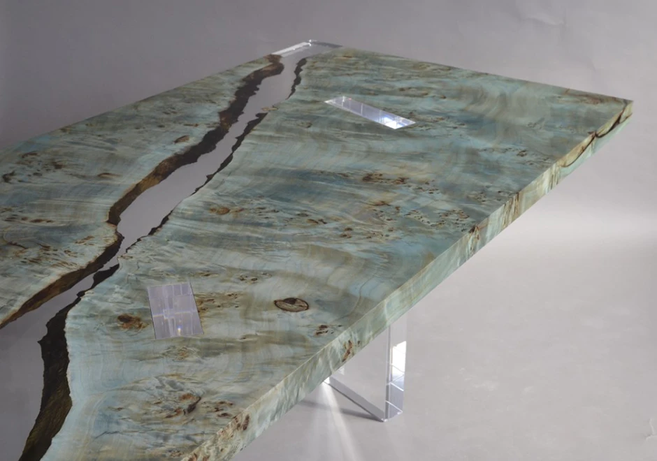 Mesa de jantar Uranus com tampo de duas tábuas de madeira de choupo e resina transparente - foto 2