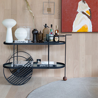 Carrinho-bar / aparador Arco com estrutura de ferro fundido e pintura eletrostática, prateleira inferior de vidro aramado e superior de granito ou mármore foto2