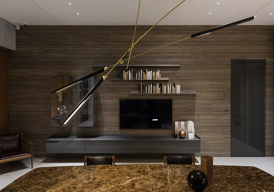 Luminária de teto Otto X tem duas hastes de latão tubular que se cruzam e cúpulas articuladas de alumínio com pintura - foto 2