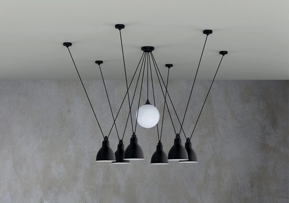 Luminária de teto Les Acrobates de Gras 327 com globo central de vidro branco e 6 cúpulas de aço pretas - foto 2