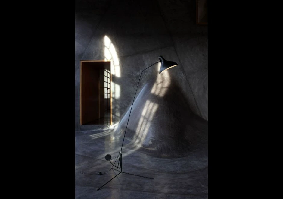 Luminária de chão Mantis BS1 com tripé de aço niquelado ou pintado de preto - foto 3