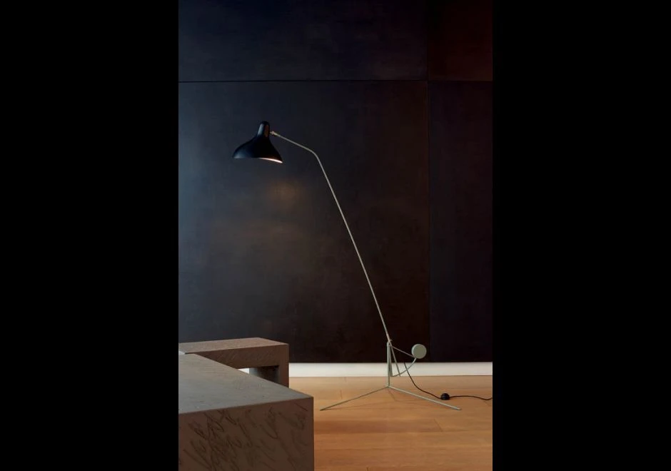 Luminária de chão Mantis BS1 com tripé de aço niquelado ou pintado de preto - foto 2