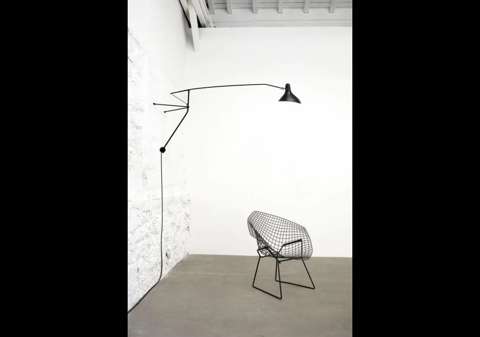 Luminária de parede Mantis BS2 com estrutura de aço niquelado ou pintado de preto acetinado foto 1