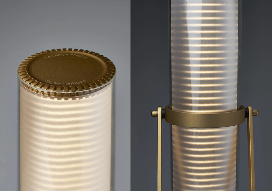 Luminária de mesa Frechin com base de mármore preto, suportes de alumínio anodizado com acabamento dourado - foto 4