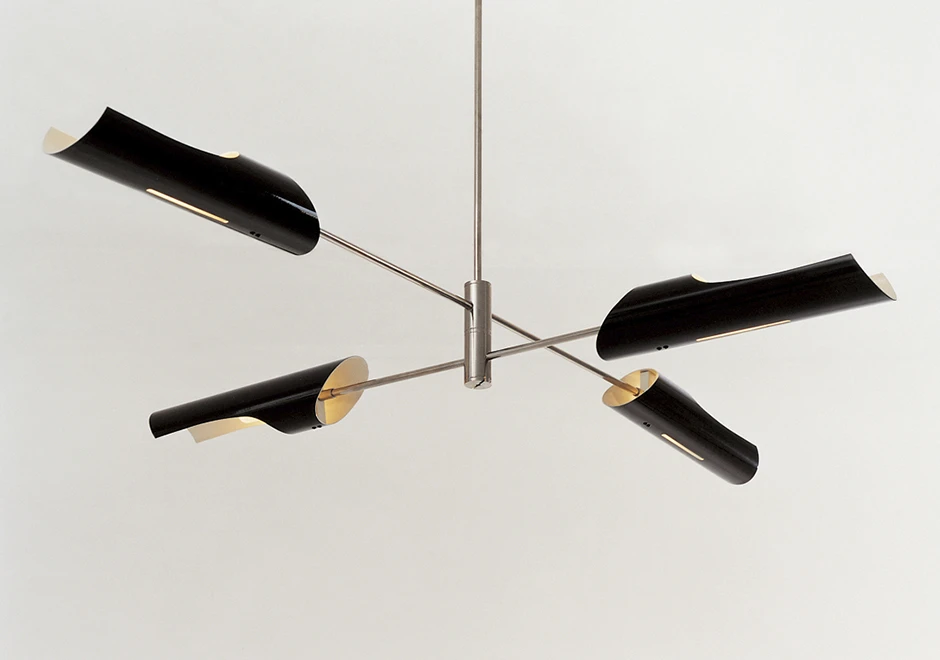 Luminária de teto Torroja Cross com duas hastes de aço em cruz e cúpulas de alumínio articuladas - foto 1