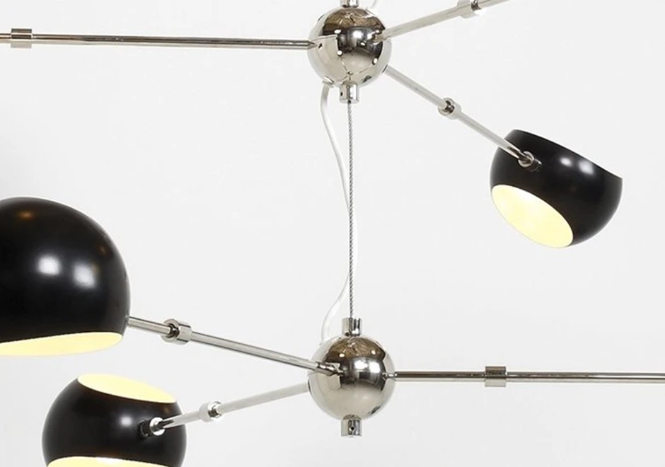 Luminária de teto Tri Boi com três hastes de aço e cúpulas articuladas de alumínio, ambas com pintura eletrostática - foto 2