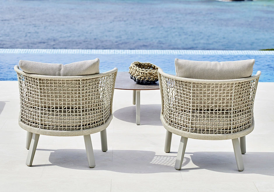 Poltrona lounge EMMA LOUNGE com estrutura de alumínio e pintura eletrostática em várias opções de cores, revestida com fibra sintética de 6 mm de espessura. Pés em alumínio ou madeira Iroko natural - foto 2