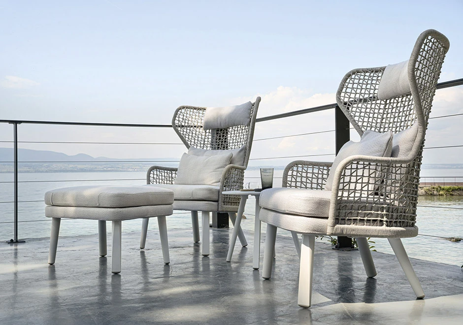 Poltrona externa EMMA BERGÈRE com estrutura de alumínio com pintura eletrostática em várias opções de cores. Revestida com fibra sintética e pés de alumínio ou de madeira Iroko natural - foto 3