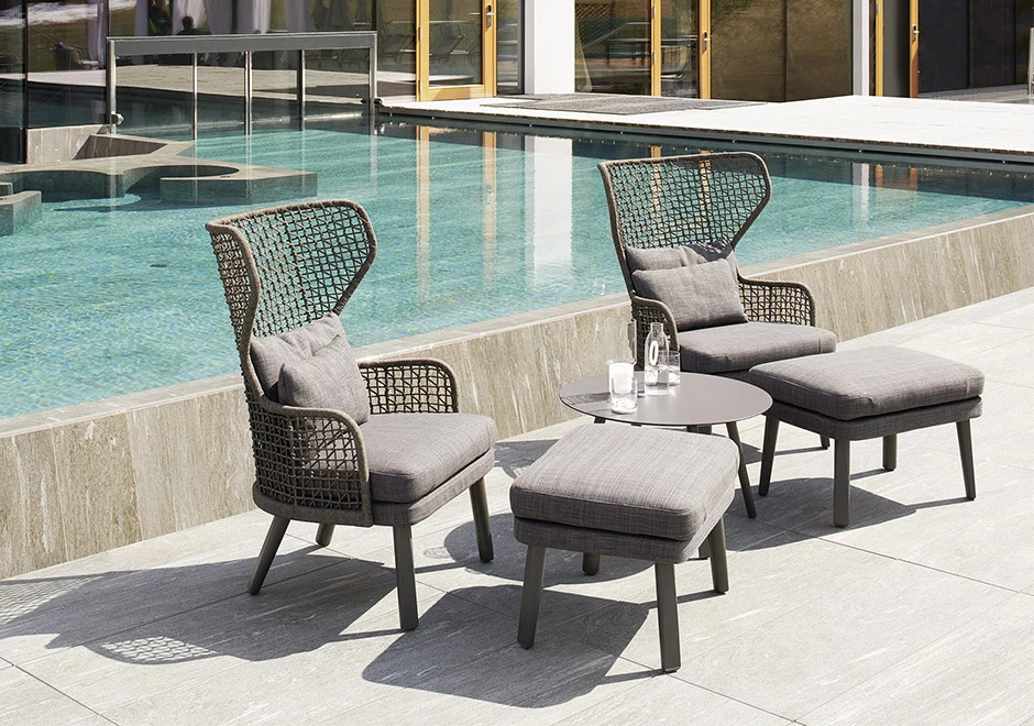 Poltrona externa EMMA BERGÈRE com estrutura de alumínio com pintura eletrostática em várias opções de cores. Revestida com fibra sintética e pés de alumínio ou de madeira Iroko natural - foto 2