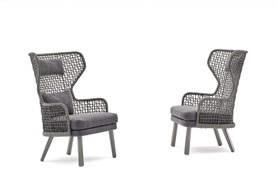 Poltrona externa EMMA BERGÈRE com estrutura de alumínio com pintura eletrostática em várias opções de cores. Revestida com fibra sintética e pés de alumínio ou de madeira Iroko natural - foto 1