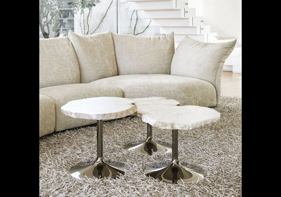 Mesa de designer CICLADI com base em aço escovado e acabamento brilhante em ouro, paládio ou rutênio. Tampo de alabastro - foto 3