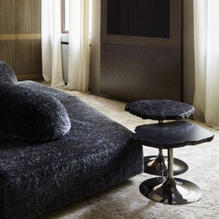 Mesa de designer CICLADI com base em aço escovado e acabamento brilhante em ouro, paládio ou rutênio. Tampo de alabastro - foto 10