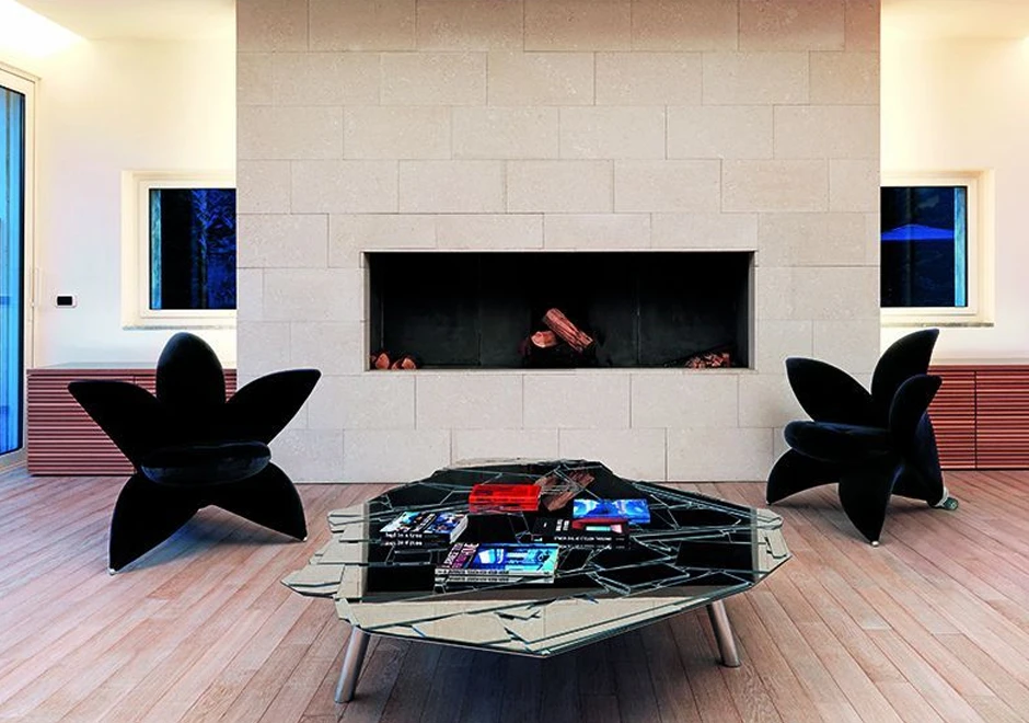 Poltrona assinada GETSUEN com estrutura de aço moldado e pés em latão cromado. Rodas em PLT pintadas de verde. Estofado de espuma de poliuretano e revestido em veludo - foto 3