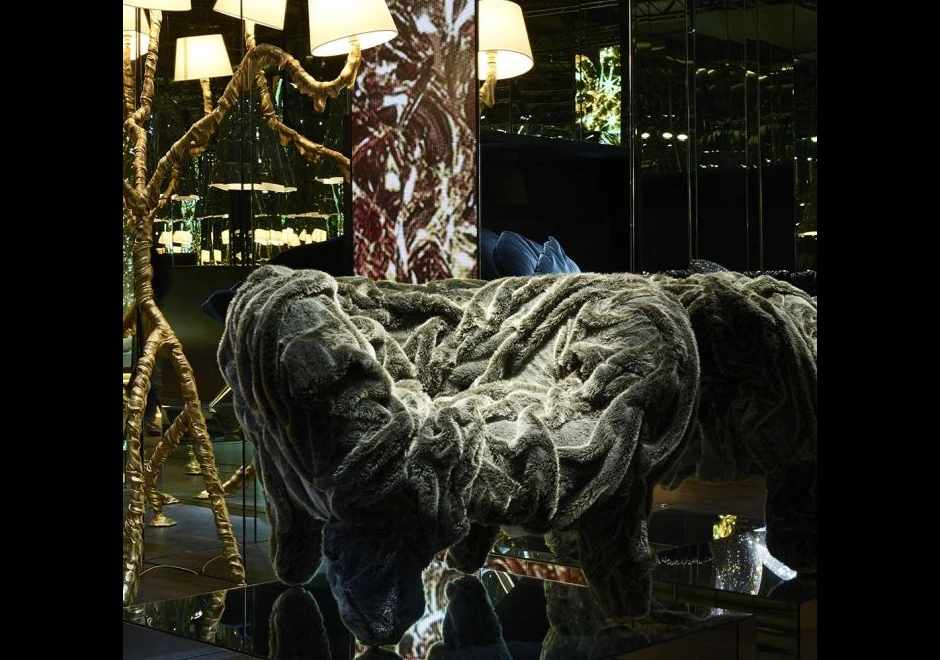 Poltrona design GRINZA com estrutura de aço moldada e estofado de espuma de poliuretano revestido em couro ou pele ecológica - foto3