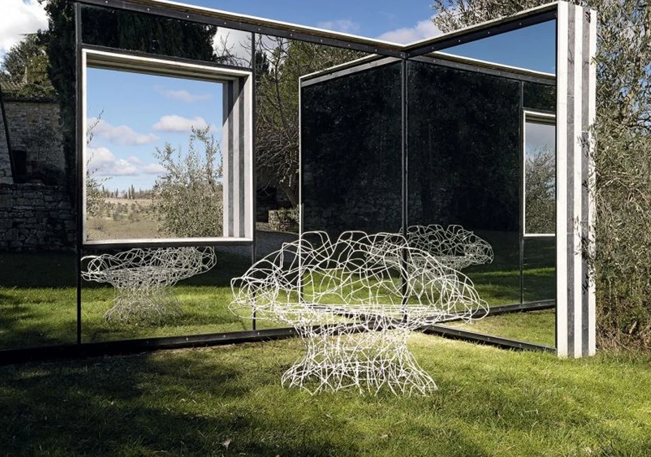 Poltrona de design CORALLO com estrutura em fio de aço inoxidável curvado à mão e pintura epóxi nas opções laranja, branco, preto e dourado - foto1