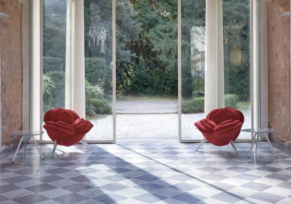 Poltrona design ROSE com estrutura de aço moldado em multicamadas, pés em alumínio escovado e o estofado de espuma de poliuretano é revestido em veludo - foto 1