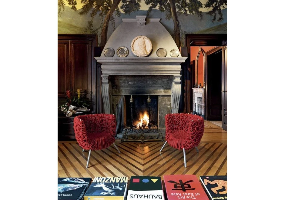 Poltrona VERMELHA com estrutura de aço, pés em alumínio escovado e assento de cordas - foto 1