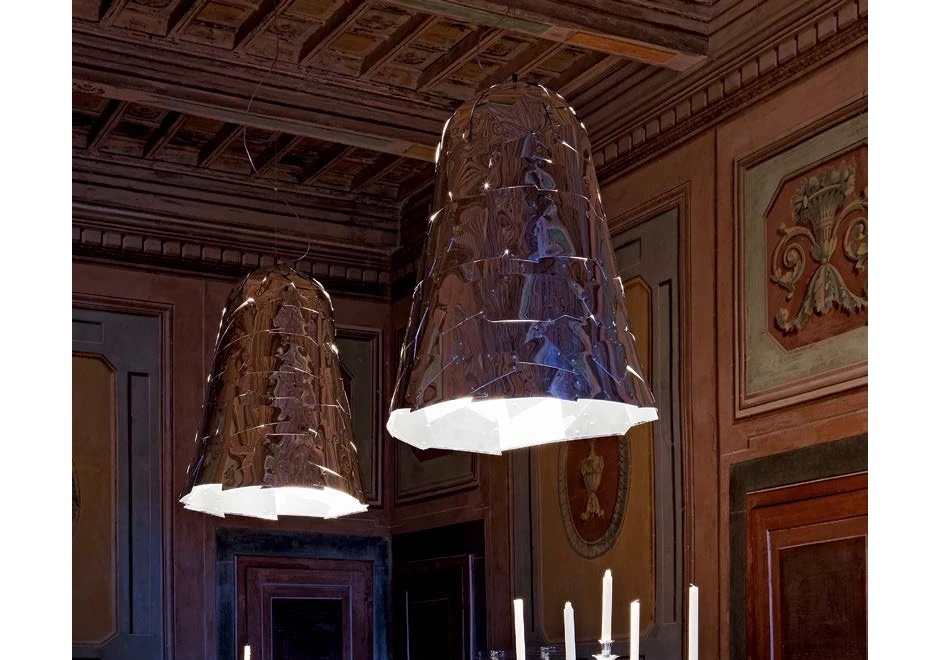 Luminária de teto Campana é composta por folhas de alumínio polido, cortadas a laser e montadas à mão - foto 1