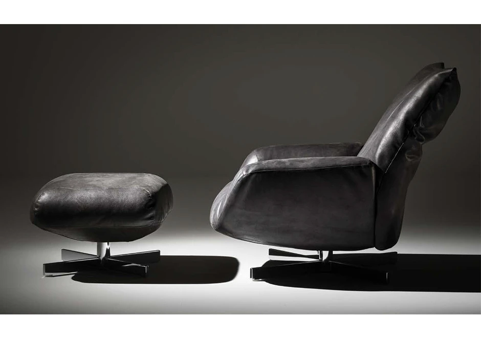 Poltrona giratória Chiara com base de aço cromado polido, estrutura de metal revestida com espuma de poliuretano flexível Gellyfoam e estofada em tecido ou couro - foto 3