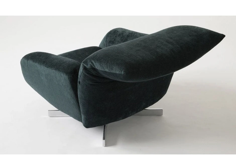 Poltrona giratória Chiara com base de aço cromado polido, estrutura de metal revestida com espuma de poliuretano flexível Gellyfoam e estofada em tecido ou couro - foto 2