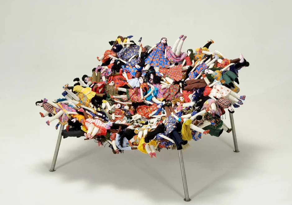 Poltrona edição limitada (Campana) com estrutura de aço inox e assento revestido com bonecas - foto 3