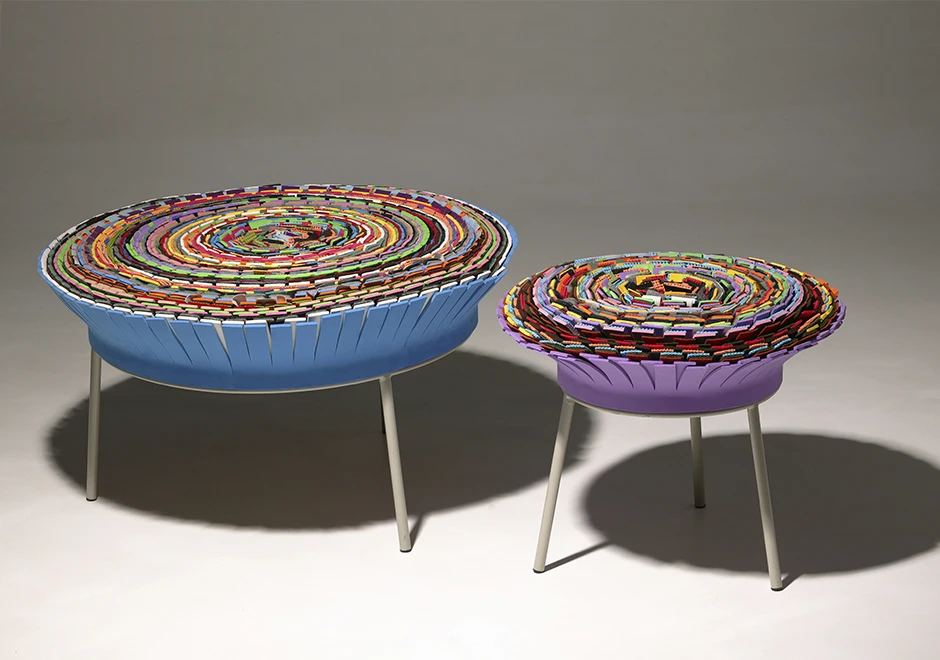 Banco edição limitada Vitória Régia com estrutura em aço inox e assento em sushi de carpete, borracha, tecido e EVA - foto 1