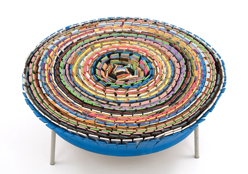 Banco edição limitada Vitória Régia com estrutura em aço inox e assento em sushi de carpete, borracha, tecido e EVA - foto 4