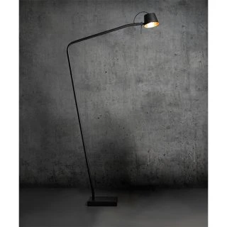 Luminária de chão Pliz com estrutura em aço preto fosco com cúpula de metal preto e interior cobre ou cúpula de cobre