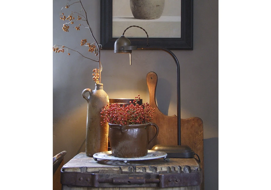 Luminária de mesa Spezia com estrutura de aço e acabamento cobre ou acabamento cinza escuro fosco - foto 2