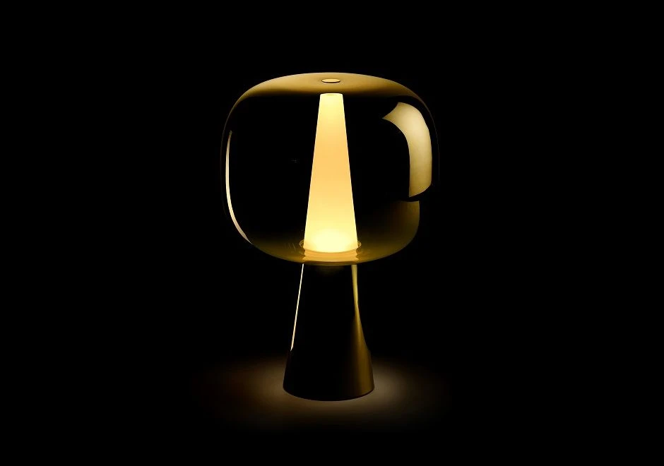 Luminária de mesa Dusk Dawn em latão e vidro metalizado.Cúpula revela uma espiral cônica interna de luz - foto 4