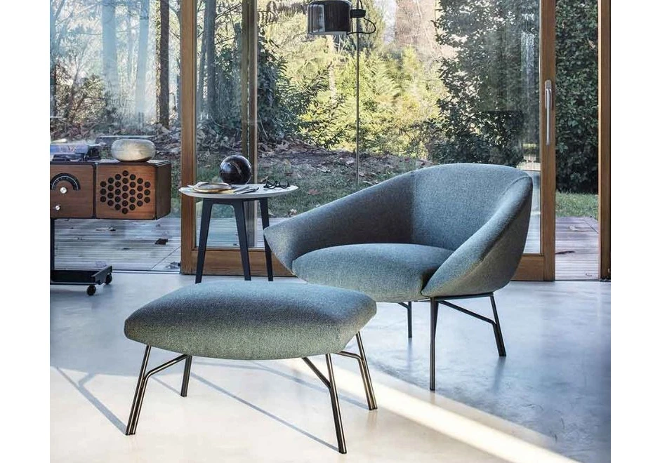 Poltrona design LENNOX com estrutura de metal na cor bronze, revestida em tecido, couro natural ou ecológico - foto 1