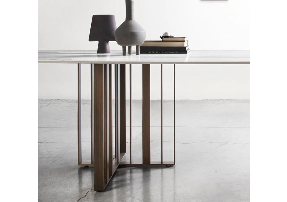 Mesa de jantar Shade com base em metal pintado e tampo de Carvalho, argila ou mármore reconstituído - foto 2