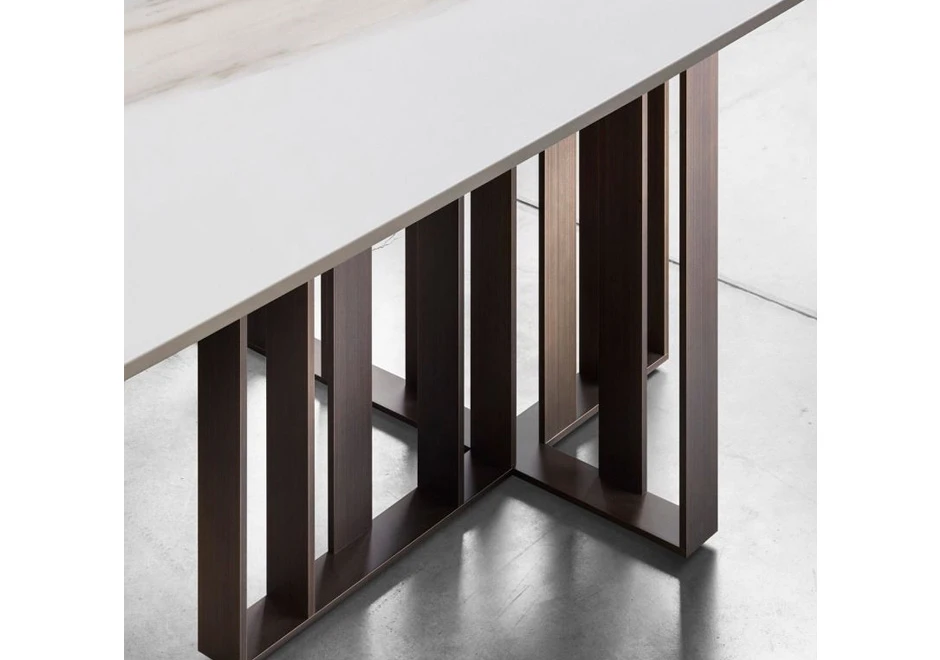 Mesa de jantar Shade com base em metal pintado e tampo de Carvalho, argila ou mármore reconstituído - foto 3