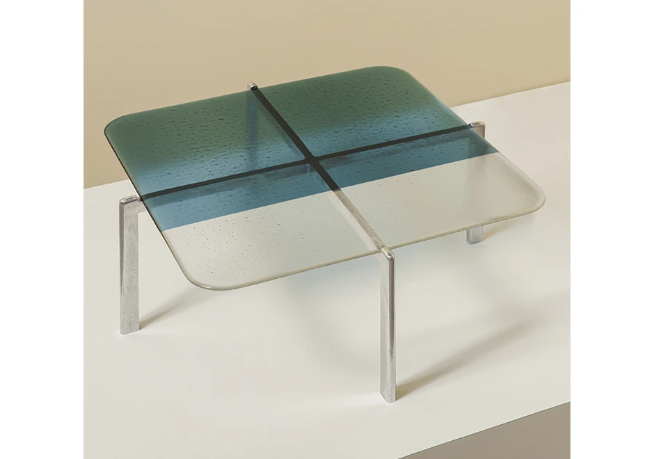 Mesa de apoio Haste com estrutura de alumínio e vidro fundido - zoom