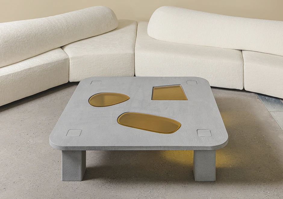 Mesa de centro Janelas 3 em mármore, quartzito ou granito esculpido. Tampo em três formas geométricas vazadas - foto 1