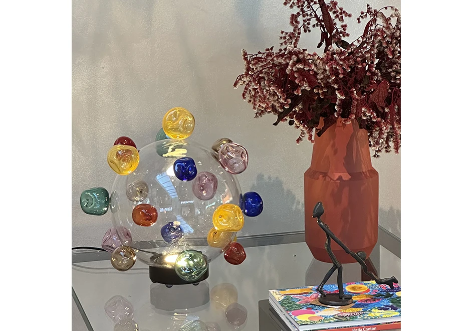 Luminária de mesa Candy Crush em vidro soprado com detalhes coloridos - foto3