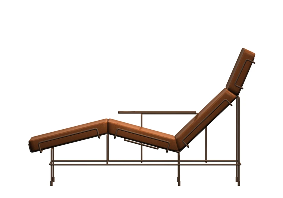Chaise-longue com estrutura tubular de aço com pintura eletrostática, almofada de assento de poliuretano expandido e capa removível de couro marrom, visto de lado em um fundo branco.