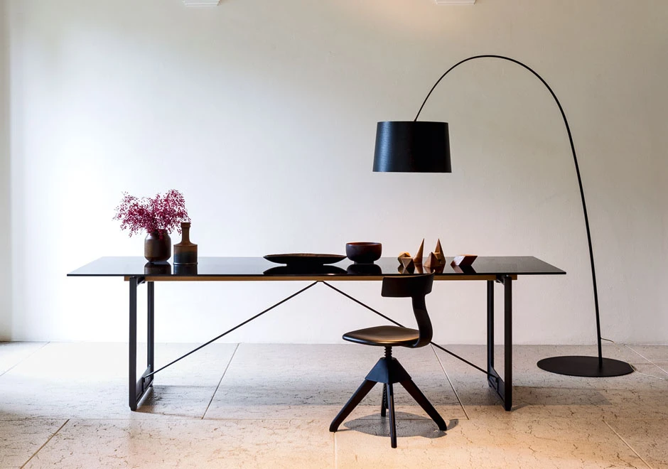 Mesa Brut com estrutura de ferro fundido pintado em poliéster e tampo de vidro transparente ou fumê - foto 5