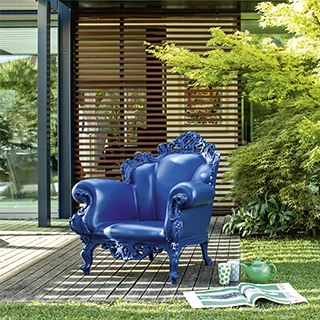 Poltrona outdoor Magis Proust com estrutura de polietileno nas cores laranja, vermelha, azul, branca, preta e multicor - foto 10
