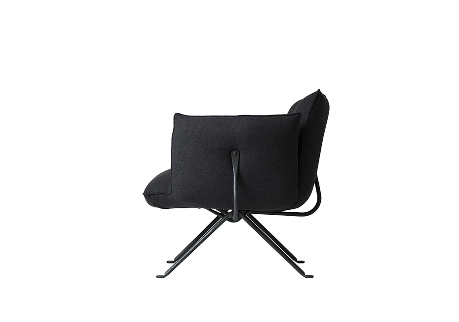 Poltrona assinada OFFICINA com estrutura de aço e pintada em poliéster e almofadas em poliuretano expandido com capa removível em tecido ou couro - foto 5