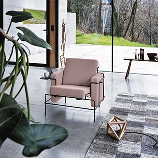 Poltrona design sofá TRAFFIC com estrutura de aço pintado e almofadas em poliuretano expandido com capa removível em tecido ou couro