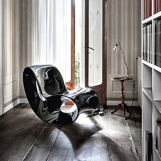 Poltrona design VOIDO, de Ron Arad, com estrutura de polietileno e disponível em seis cores - foto 8